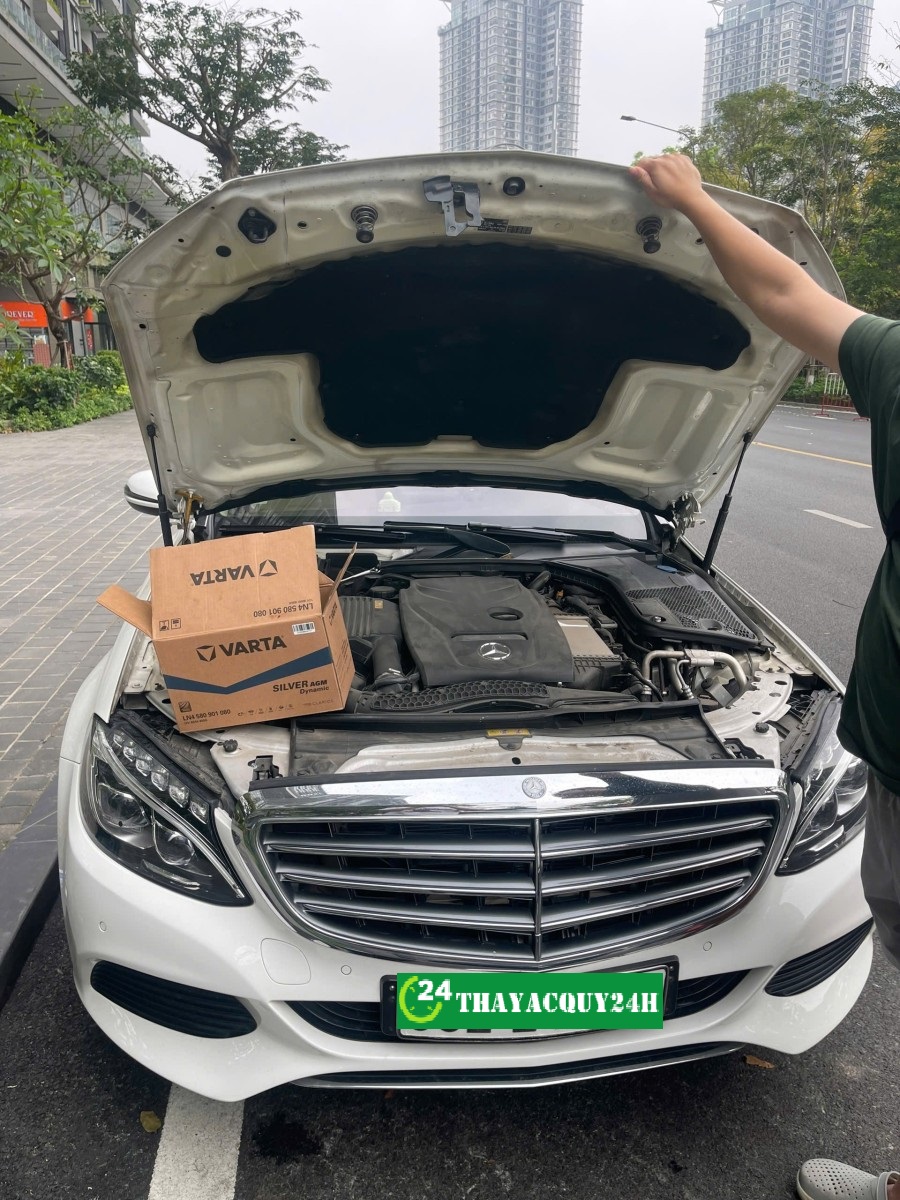 Thay ắc quy xe Mercedes E350 tận nhà, uy tín 24H
