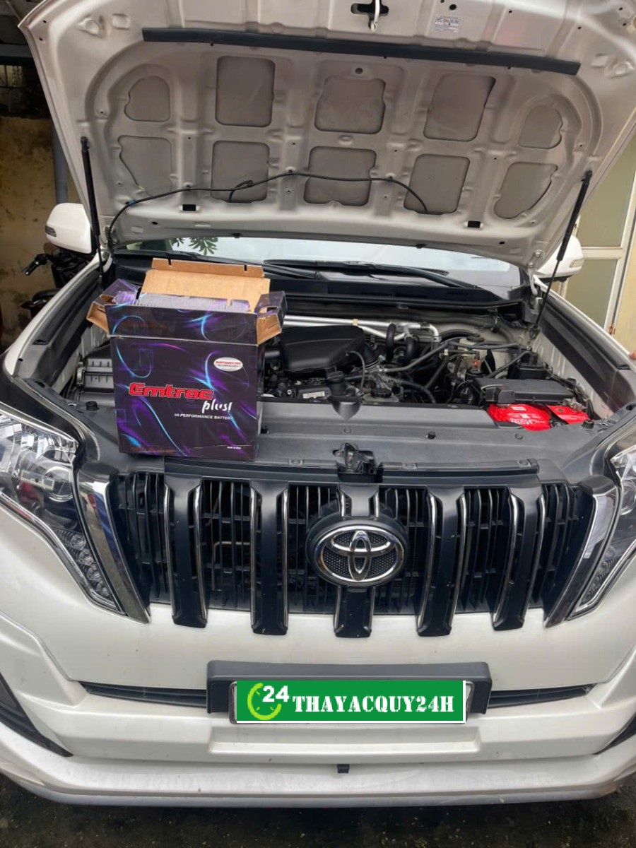 Thay ắc quy xe Toyota Prado chính hãng