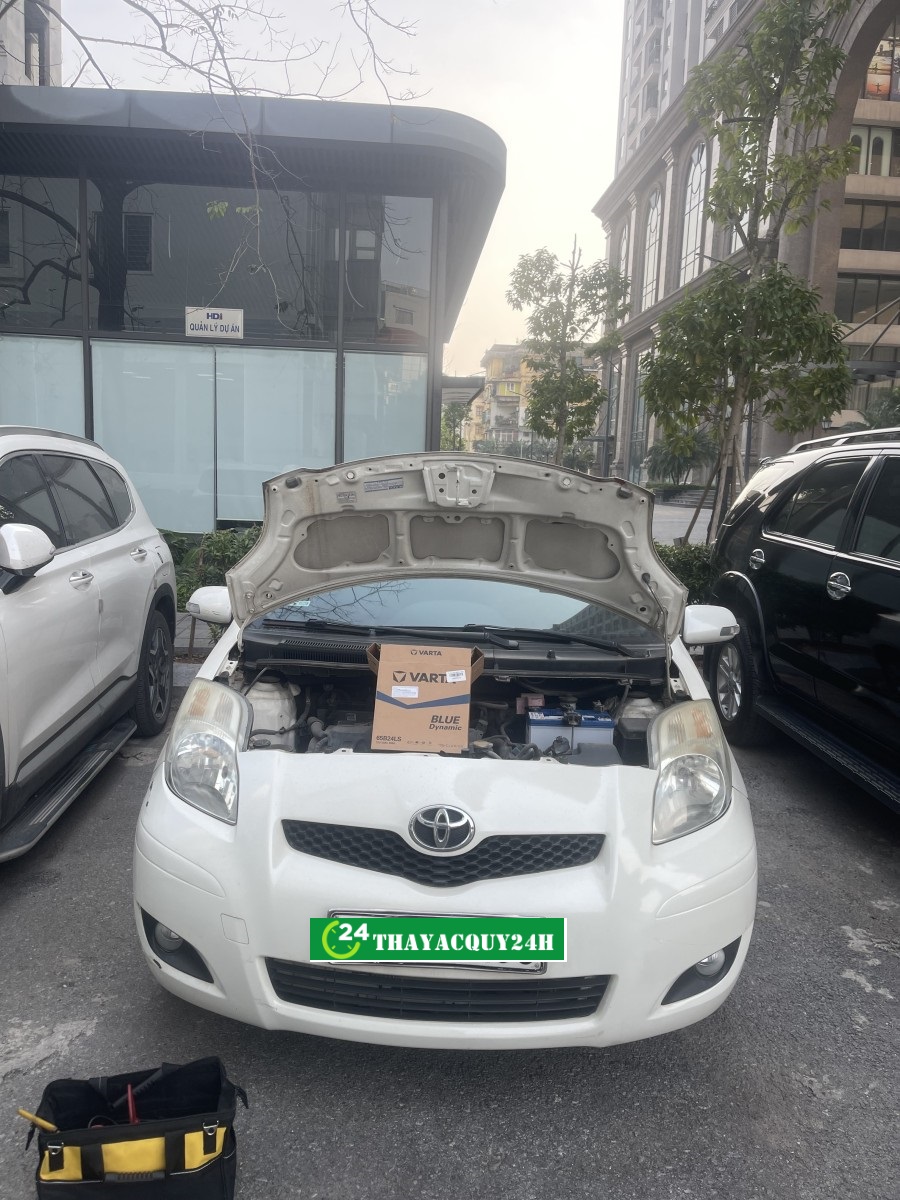 Thay ắc quy xe Toyota Yaris chính hãng