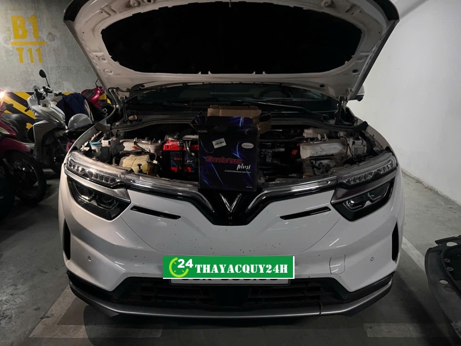 Thay ắc quy xe VinFast VF8 giá tốt, tận nơi