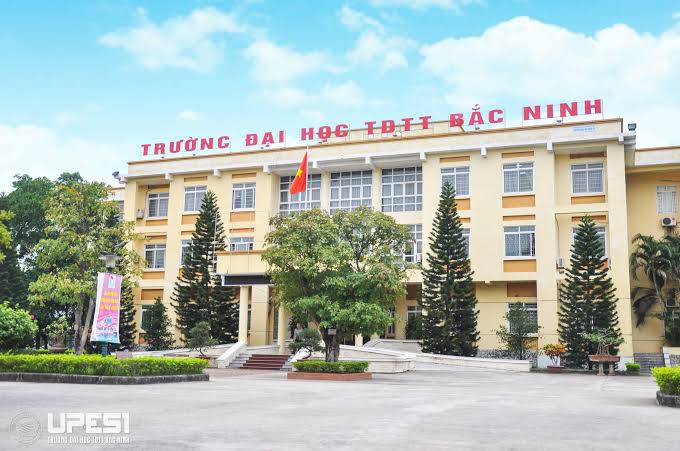 Thay ắc quy xe máy, đạp điện ở Đại học TTTT Từ Sơn, Bắc Ninh
